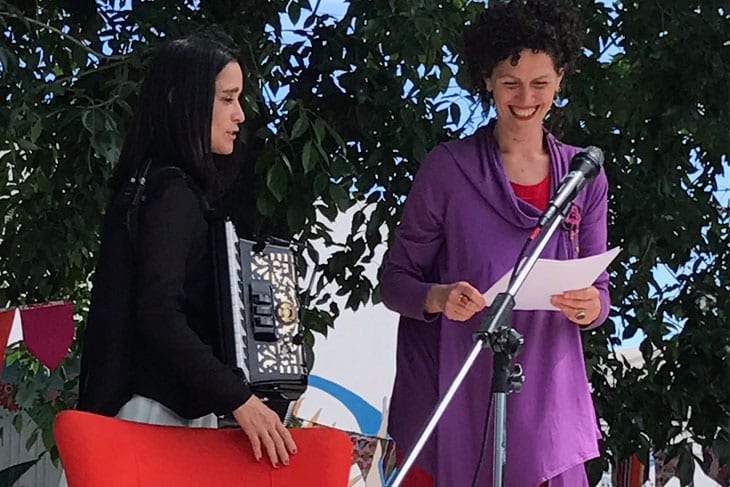 julietavenegas-tw-730 Julieta Venegas