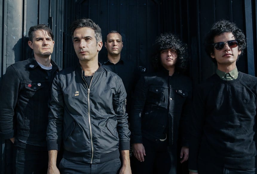 at the drive in-prensa