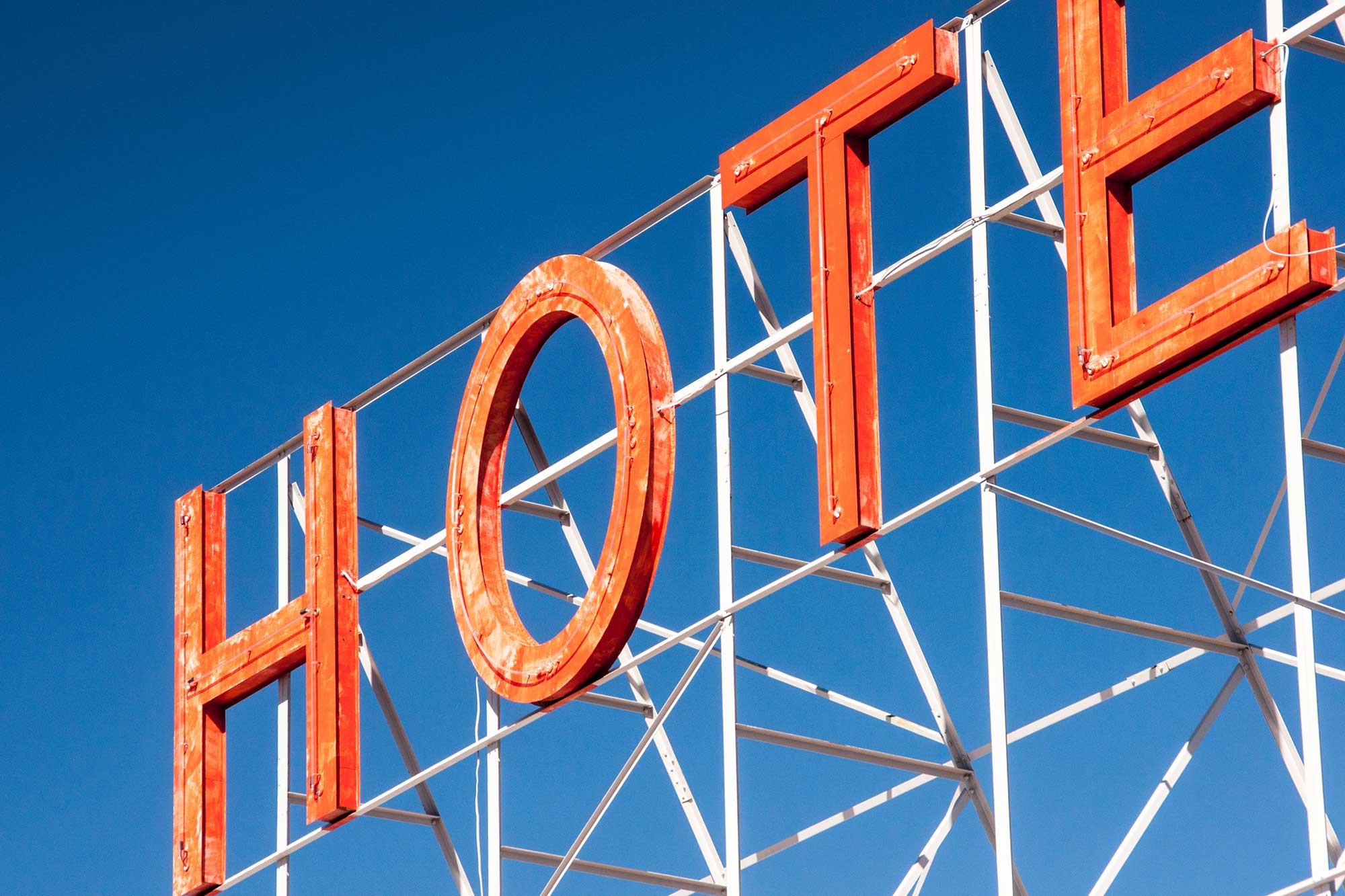hotel-pexels-2000