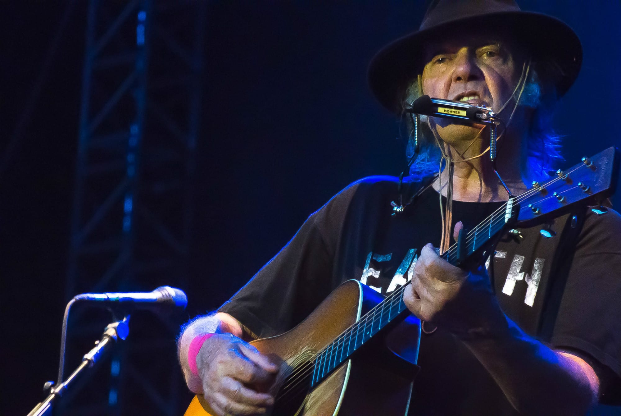 NeilYoung-TakahiroKyono-2000 Neil Young