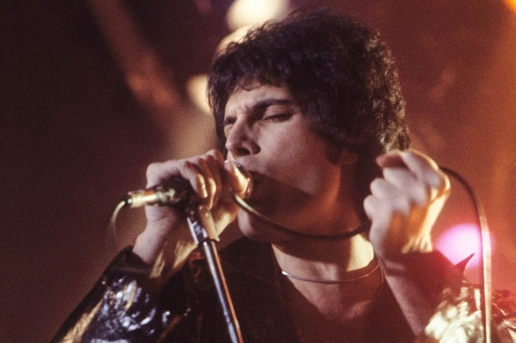 FreddieMercury-2000 Queen