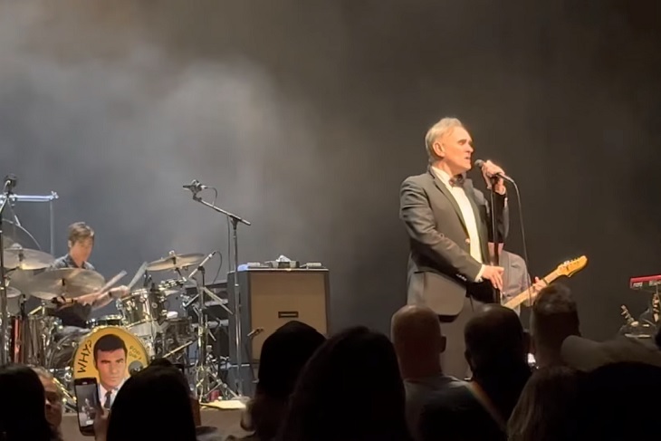 Morrissey estrenó en vivo su futuro nuevo single