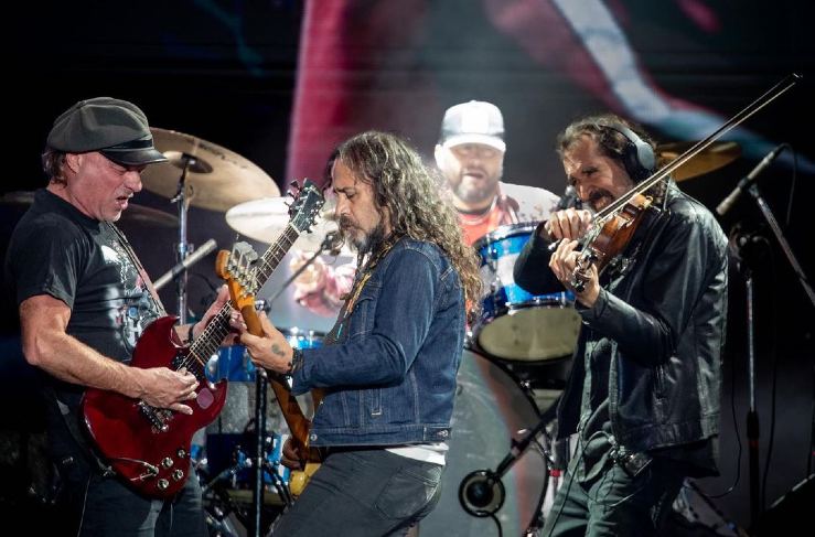 Divididos le cedió el escenario a La Renga en su show en Vélez